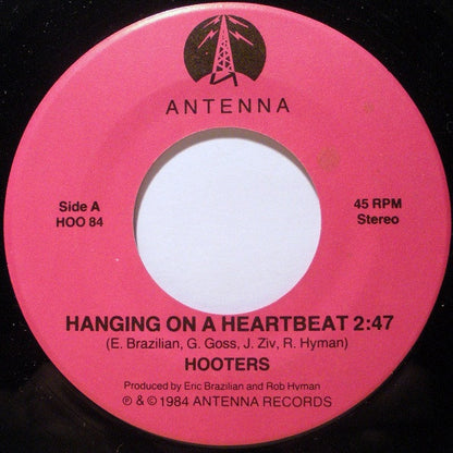 The Hooters : Hanging On A Heartbeat (7")